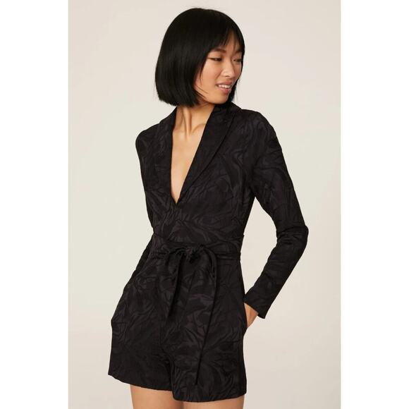 One33 Social Black Belted Blazer Romper Shawl Collar Long Sleeve Classic Size 2 - Picture 1 of 7